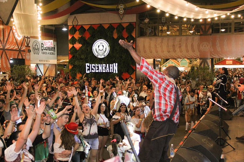 Oktoberfest Blumenau inicia venda de ingressos nesta terçafeira, dia