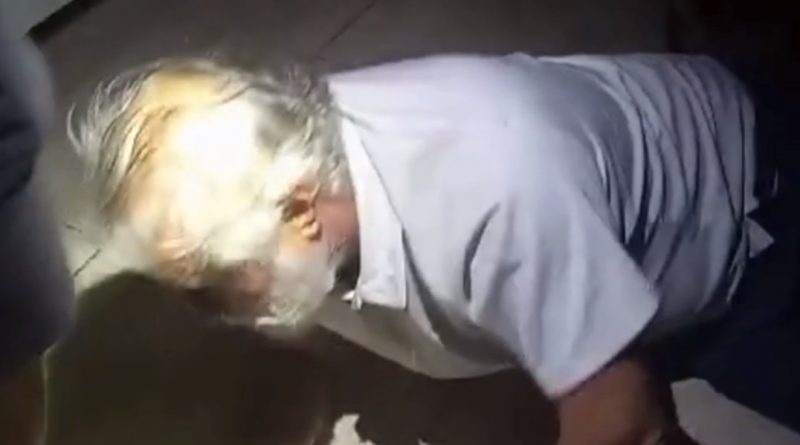 Polícia Civil de Blumenau prende homem de 65 anos, que tentou se esconder debaixo da cama