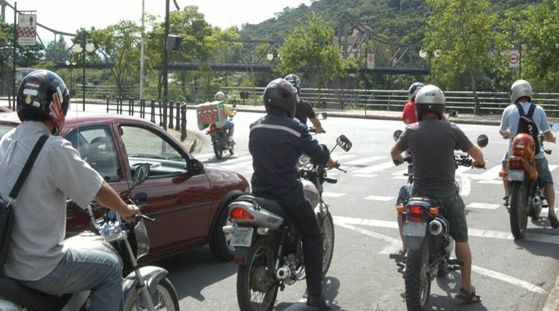 Blumenau promove curso de pilotagem defensiva para motociclistas