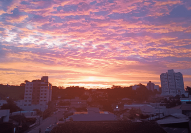 Semana começa com calor intenso e termina com temporais em Santa Catarina