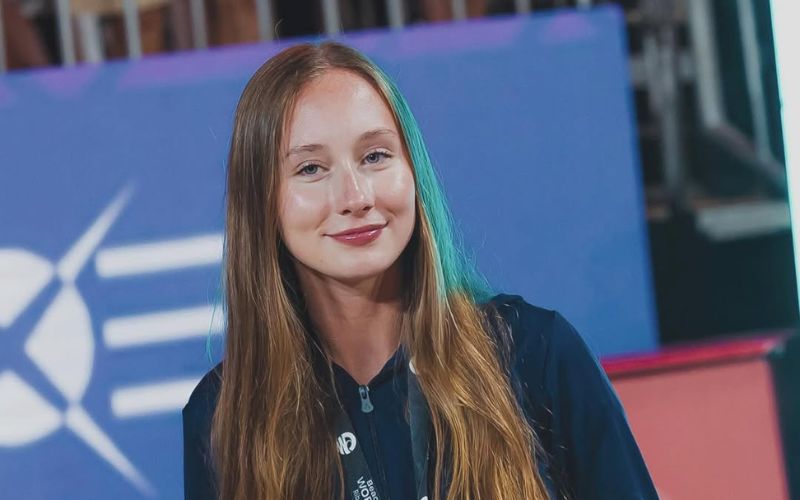 Blumenauense se torna campeã mundial juvenil 2025 de beach tennis