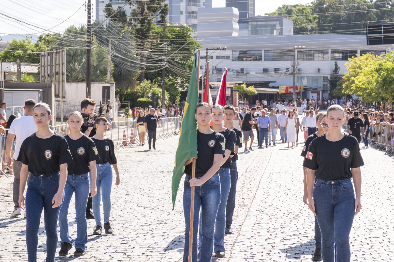 FIMI reúne 10 mil pessoas e marca comemoração dos 92 anos de Indaial