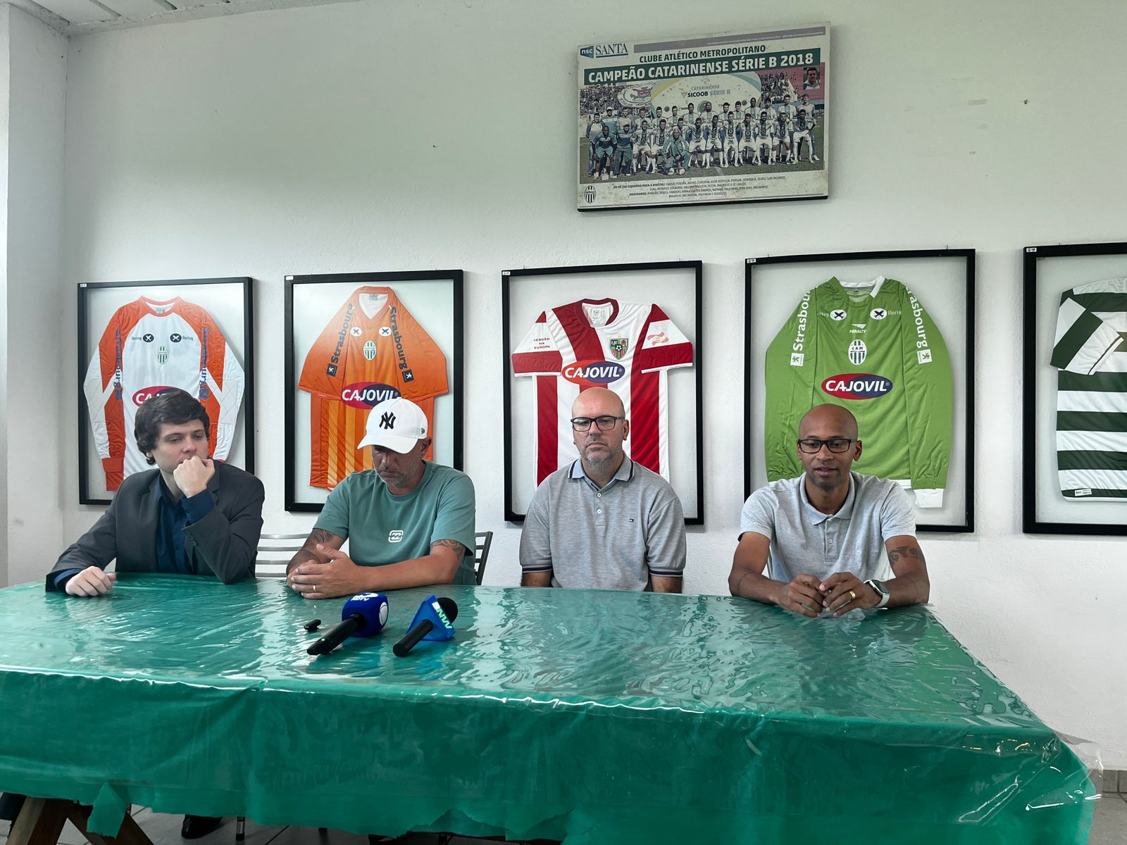 Metropolitano apresenta treinador e anuncia valores dos ingressos para a temporada