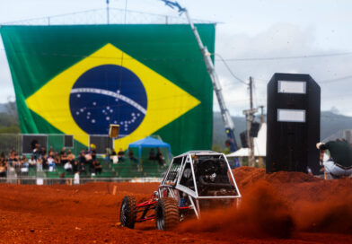 Abertura oficial da 32ª Fenajeep reúne autoridades e inicia competições em Brusque