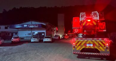 Incêndio atinge estufa de indústria alimentícia em Gaspar