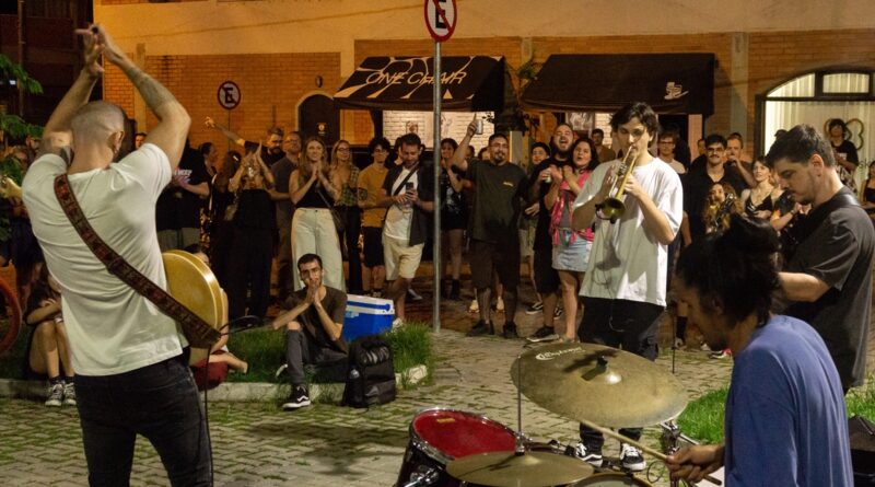 Concerto de jazz contemporâneo reúne músicos catarinenses na Praça Rotary em Blumenau