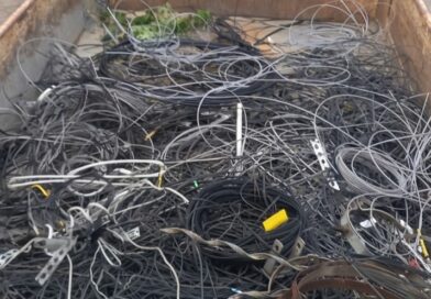 Projeto Limpa Fios retira 120 quilos de cabeamento inutilizado no Centro de Rio do Sul