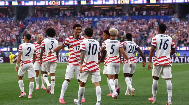 Estados Unidos goleiam e Canadá tropeça na estreia da Copa