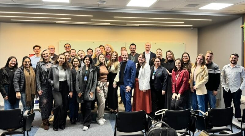 Encontro na CDL Blumenau debate estratégias para fidelizar clientes e ampliar negócios