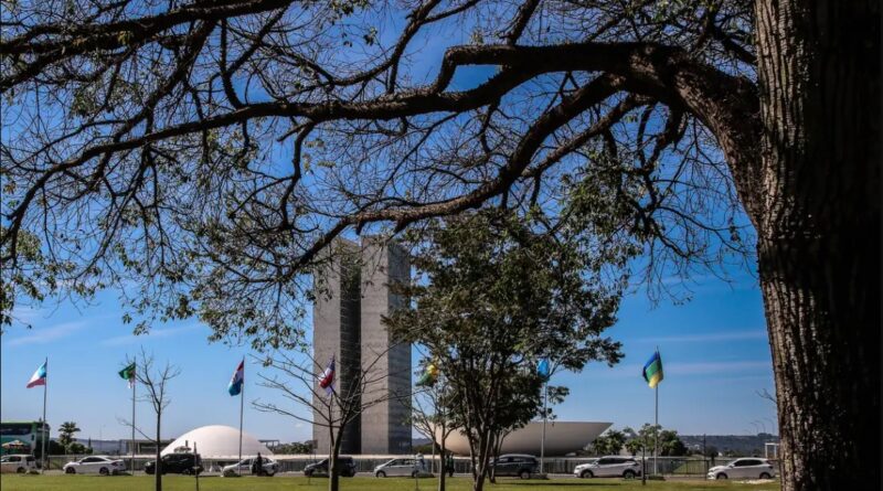 Congresso aumenta penas para crimes sexuais online contra crianças