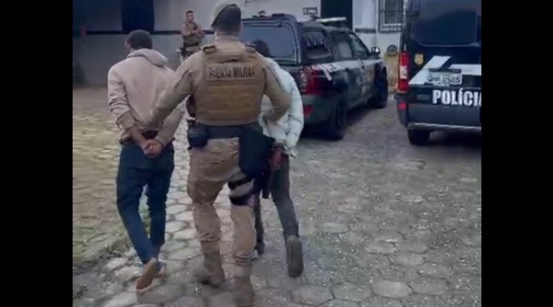 Homem é preso por tráfico de drogas durante abordagem da PM em Balneário Camboriú