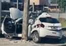 Jovem de 22 anos morre após carro sair da pista e atingir poste na Rua Bahia, em Blumenau