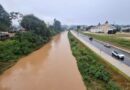 Rio Itajaí-Mirim pode atingir 4,20 metros e causar alagamentos em Brusque