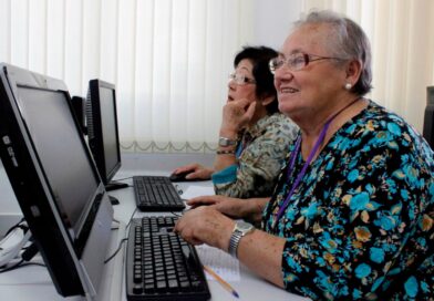 Programa gratuito de inclusão digital para idosos abre nova turma em Blumenau