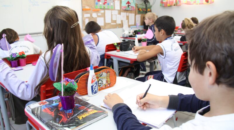 Recadastramento para vagas em escolas e CEIs municipais começa na próxima semana