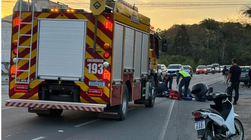 Motociclista sofre grave acidente na Werner Duwe, em Blumenau