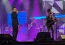 Zezé di Camargo e Luciano deixam recados políticos durante show para multidão em Blumenau