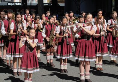 Blumenau define as 22 bandas escolares para os desfiles da Oktoberfest