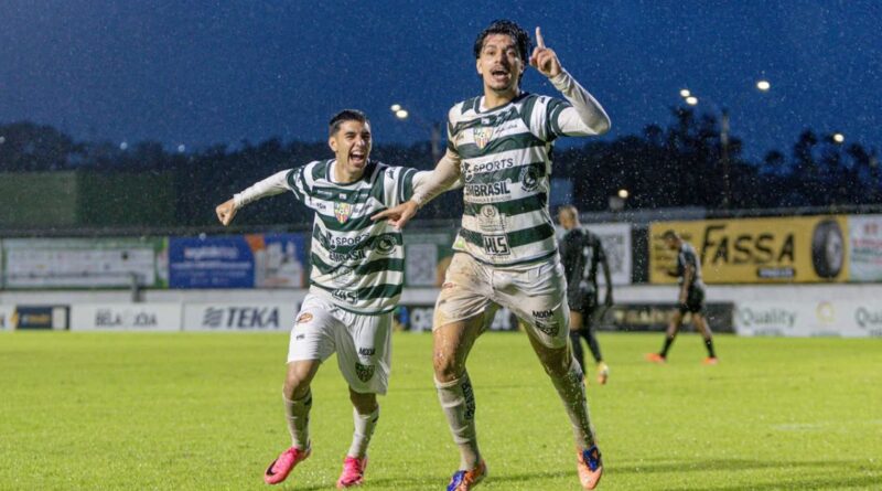 Debaixo de chuva, Metropolitano vence Clássico do Chope pela Copa Santa Catarina