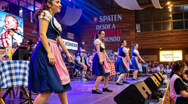 Profissionais consomem chopp para garantir padrão de qualidade na Oktoberfest Blumenau