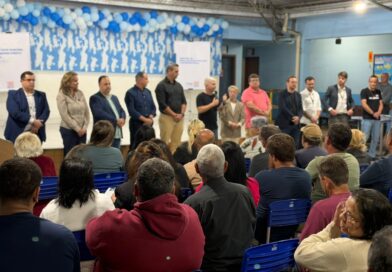 Após quase 40 anos de espera, moradores da Vila Bromberg e Vila Feliz recebem documentos dos imóveis em Blumenau