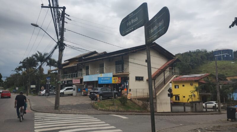Samae inicia instalação de nova rede adutora no bairro Itoupavazinha