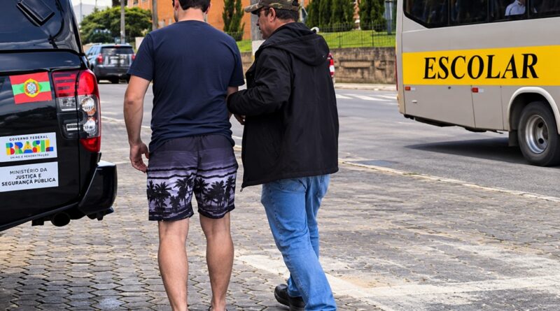 Polícia Civil prende investigado por tráfico de drogas em Timbó