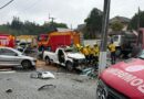 Colisão entre três veículos deixa motorista preso às ferragens em Blumenau