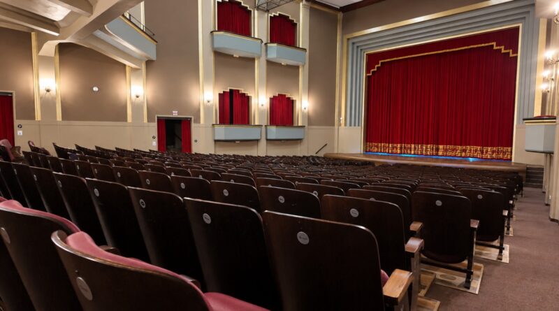 Teatro Carlos Gomes oferece visita guiada gratuita após reforma no Auditório Heinz Geyer