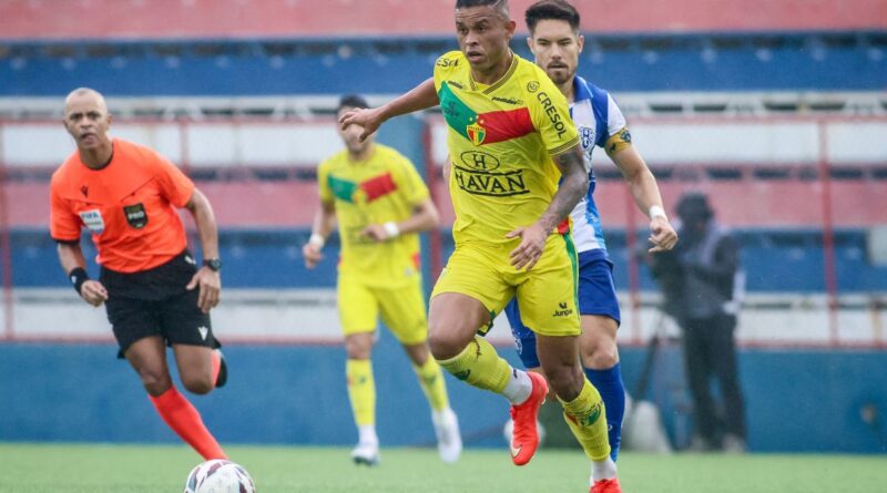 Brusque empata com o Paysandu e fica sem acesso à Série B após jogo suspenso por problemas de segurança