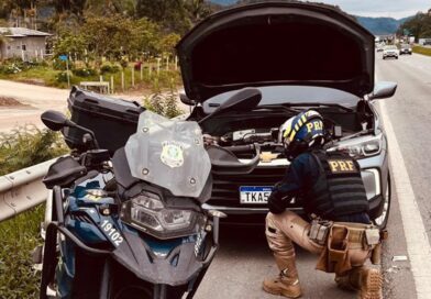 PRF recupera veículo clonado com registro de furto e prende motorista na BR-470, em Navegantes